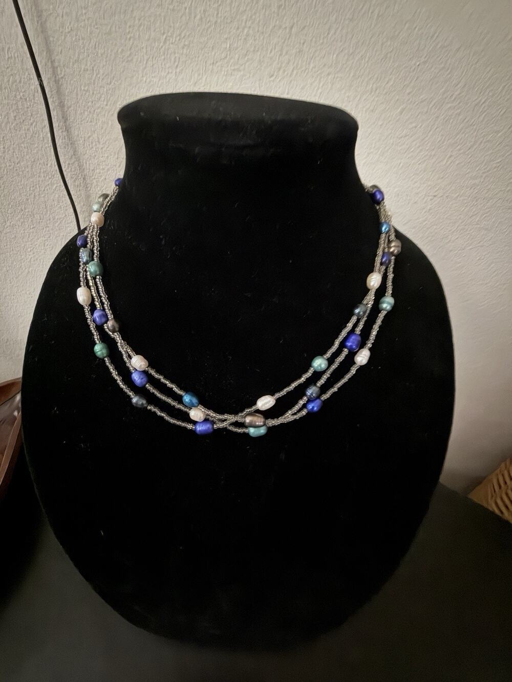 Beaded Necklace Approx 18 1/2 Gorgeous Magnetic Close Jewerly